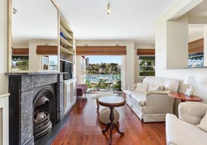 Double Bay Harbour-front apartment with stunning views