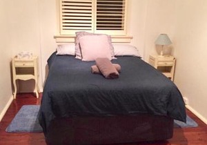 Double Bay Harbour-front apartment with stunning views