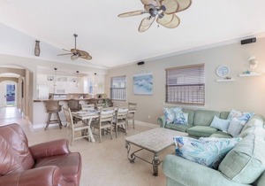 Double Master Bedrooms,Pool, Near Beach, Sleeps 11