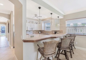 Double Master Bedrooms,Pool, Near Beach, Sleeps 11