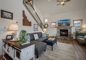 Dover De-Lite - 1 Bedroom with Loft 2 Bath Parkside Bungalow