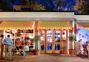 DOWNTOWN AUSTIN SLEEPS 4-WALK TO 6thST- SXSW,ACL,Many Shops,Restaurants,Bars