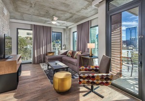 DOWNTOWN Austin with ROOFTOP Pool and BBQ Area, Fire Pit & a Fitness Center