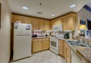 Downtown condo with free attraction tickets, pool/hot tub, & fitness room