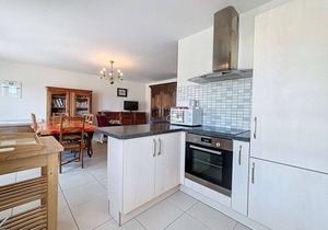 Downtown Granville: 2-Bedroom Apartment with Parking, Elevator, 300m to Beach