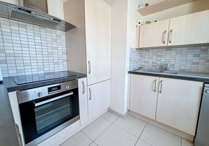 Downtown Granville: 2-Bedroom Apartment with Parking, Elevator, 300m to Beach