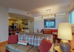 Downtown lakefront luxury condo w/patio & shared hot tub/pool
