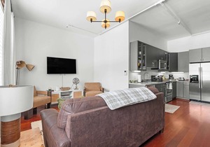 Downtown Loft- Steps away from Plant Riverside!
