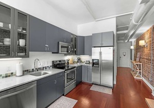 Downtown Loft- Steps away from Plant Riverside!