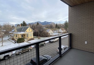 DOWNTOWN LUXURY LIVING!
