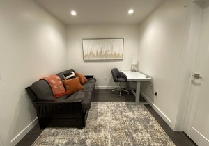 DOWNTOWN LUXURY LIVING!