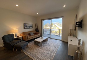 DOWNTOWN LUXURY LIVING!