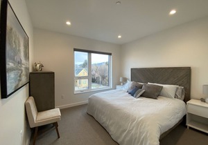 DOWNTOWN LUXURY LIVING!