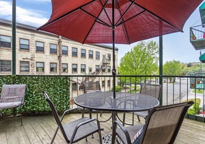 DOWNTOWN WATER VIEW PRIVATE BALCONY! 2 bedroom 1 bath w/large jacuzzi tub