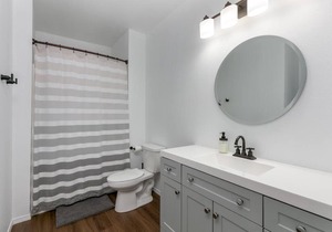 Downtown White Salmon Modern Loft #03