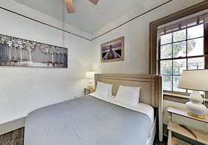 Drayton Place 1B | Downtown Gem with Full Kitchen | Walk to Eateries & Venues