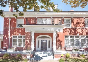 Drayton Place One Bedroom by Lucky Savannah