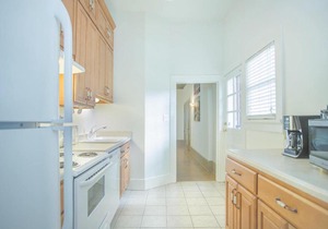 Drayton Place One Bedroom by Lucky Savannah