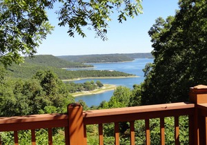 Dreamcatcher-Lake View-Screened in Deck-Close to Marina!