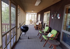 Dreamcatcher-Lake View-Screened in Deck-Close to Marina!