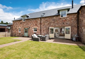 DRYBURGH STEADING TWO - by the River Tweed at Dryburgh, sleeping 4