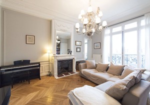 Duplex Near Trocadéro, by Veeve