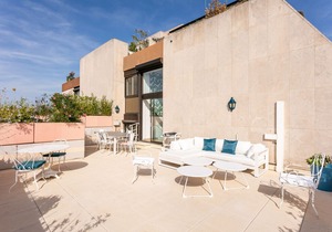 Duplex on the 11th floor: elevator, parking space, air conditioning (AC) and view of Comédie