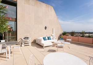 Duplex on the 11th floor: elevator, parking space, air conditioning (AC) and view of Comédie