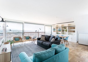 Duplex on the 11th floor: elevator, parking space, air conditioning (AC) and view of Comédie