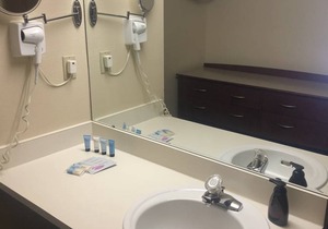 E3 Poolside and Mountain Views