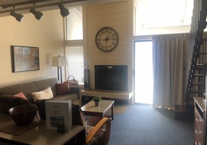 E3 Poolside and Mountain Views