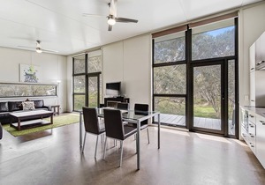 Ecocrackenback 2 'Sustainable chalet close to the slopes.'