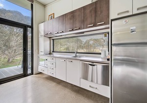 Ecocrackenback 2 'Sustainable chalet close to the slopes.'