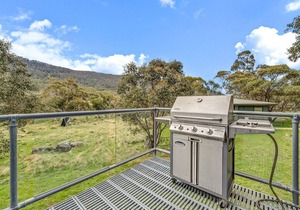 Ecocrackenback 4 'Sustainable chalet close to the slopes.'