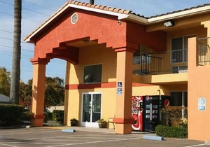 Econo Lodge Inn & Suites Lodi - Wine Country Area