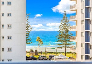 Eden Apartments Unit 501 Modern 2 bedroom apartment easy walk to Greenmount Beach and Rainbow Bay