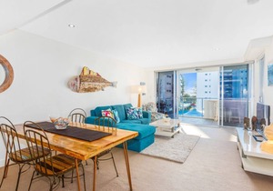Eden Apartments Unit 501 Modern 2 bedroom apartment easy walk to Greenmount Beach and Rainbow Bay