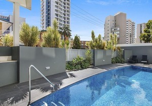 Eden Apartments Unit 502 - Luxury 2 bedroom apartment close to the beach