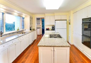 Edgartown Waterfront. Private Dock. partial AC, 6 bedrooms, 3 baths, 2 half