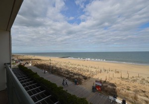 Edgewater House - Ocean Front Units With Spectacular Views!