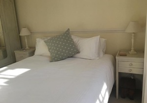 Elegant 1 bed flat in Clifton Down with parking