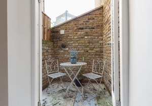 Elegant 2 Bed Apt w/Patio nr West Hampstead