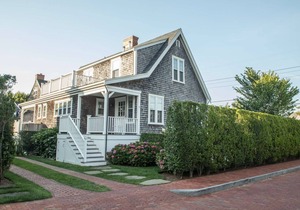 Elegant and Family Friendly Brant Point 5 Bedroom