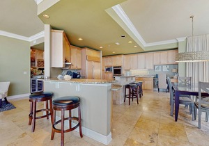 Elegant, Gulf-Front Condo w/Large Balcony, Beach Access & Shared Pool/Gym