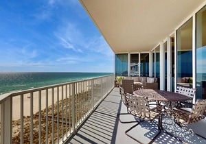 Elegant, Gulf-Front Condo w/Large Balcony, Beach Access & Shared Pool/Gym
