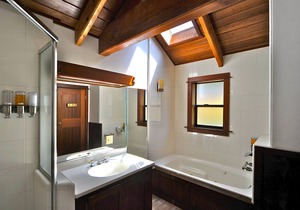 Elk Cove Inn & Spa Jacuzzi Pet Friendly sleeps4 Champaign B fast Ocean View