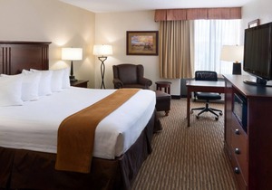 Enjoy the Convenient Airport Shuttle, Indoor Pool, Onsite Bar & Restaurant