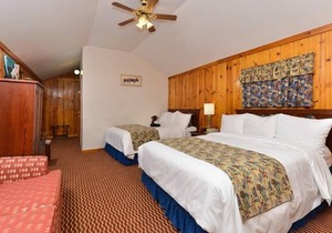 Enjoy Your Own Private Cabin! Outdoor Pool, FREE Parking and Airport Shuttle!