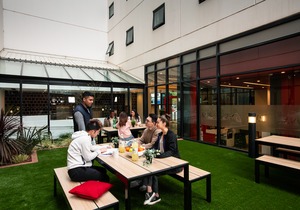 Essence Hotel Carlton