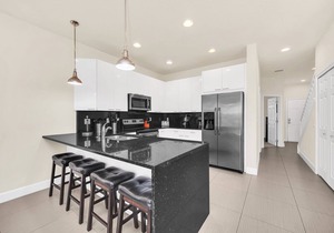 EV 1447 - 3 Bed, 3 Bath Townhome with Screened-In Private Pool and Access Resort